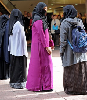 Des Australiennes musulmanes dans les rues de Sydney. (AFP: Greg Wood)
Des Australiennes musulmanes dans les rues de Sydney. (AFP: Greg Wood)
