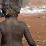 La mise sous tutelle des salaires et la confiscation des 64 terres aborigènes par le gouvernement fédéral sont au centre des critiques qui fusent de tout bord contre l'Intervention dans le Territoire du Nord, même après la réforme opérée par le gouvernement travailliste. (ABC: file photo)