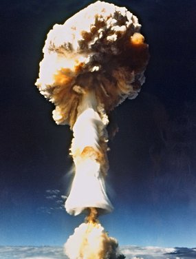 Victoire juridique des vétérans fidjiens, australiens et néo-zélandais des essais nucléaires britanniques des années 50 qui ont le droit poursuivre en justice le Royaume Uni [AFP]