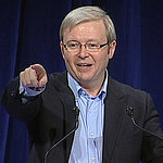 Kevin Rudd, chef de la diplomatie australienne, retire l'aide australienne à la Chine et à l'Inde.