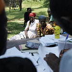 Comme tant d'autres organismes de microcrédit à travers le monde, la SPBD, fait davantage confiance aux femmes. AFP: [Roberto Schmidt ]