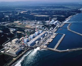 Fukushima, une centrale nucléaire au bord de l'eau. [www.greenpacks.org]